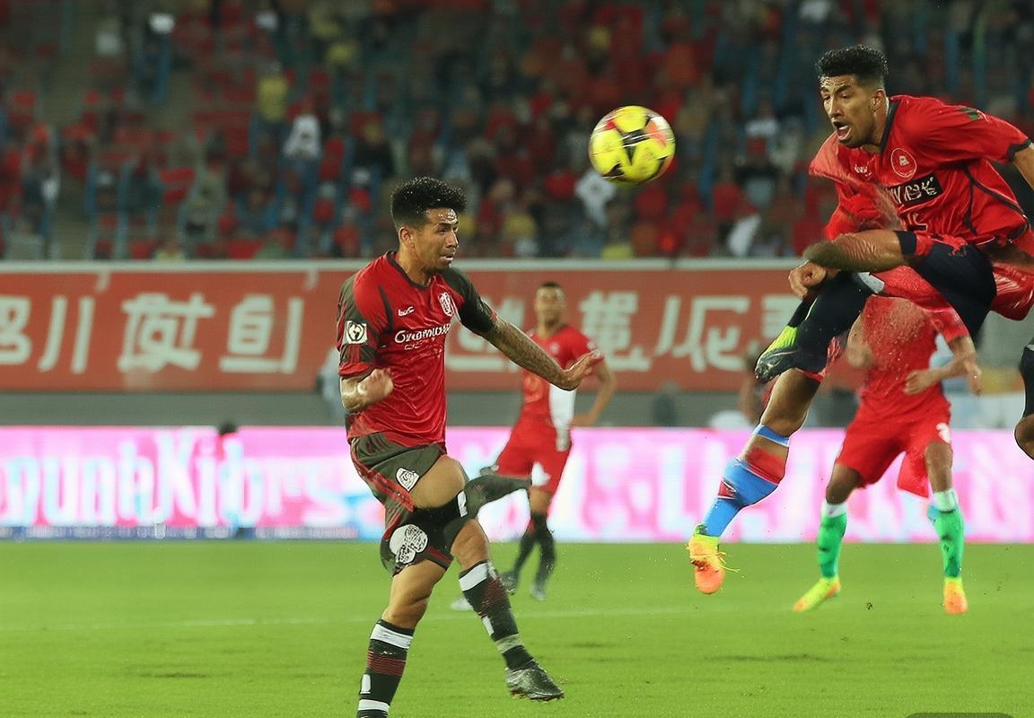 2017中超巅峰对决：上港亚泰激战火花四溅回顾(图2)
