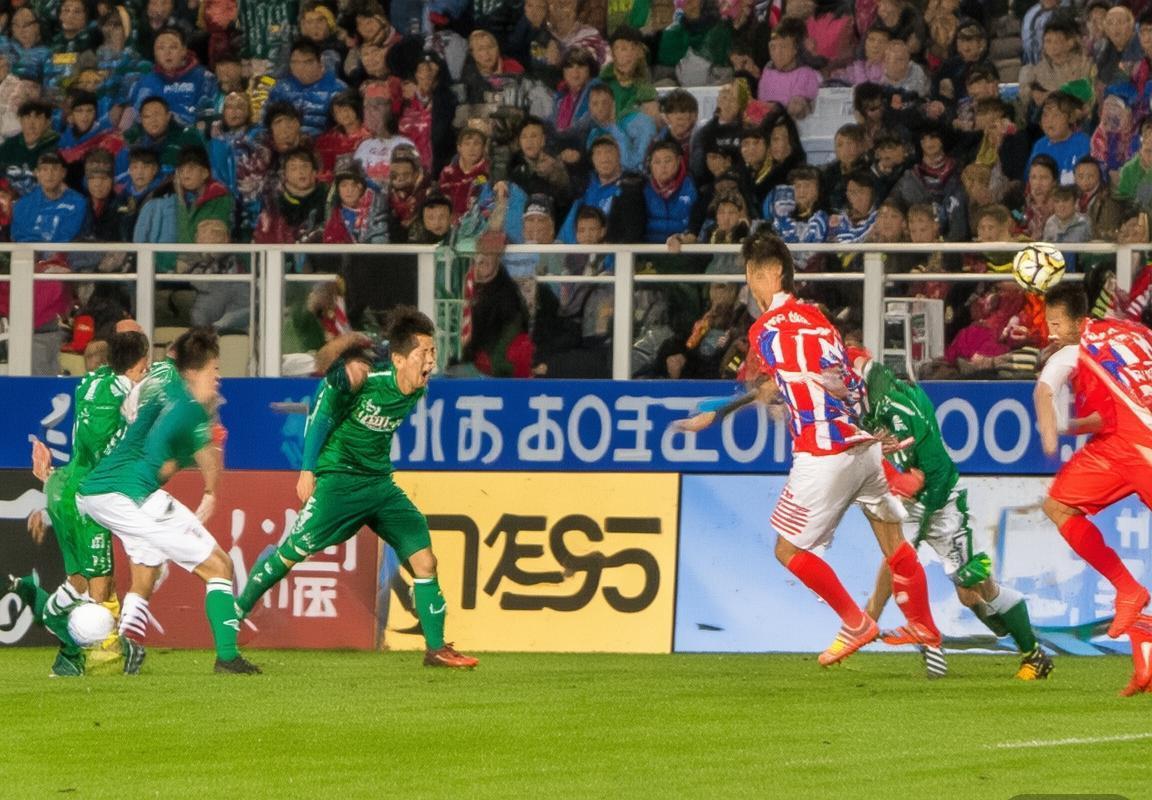 2017中超巅峰对决：上港亚泰激战火花四溅回顾